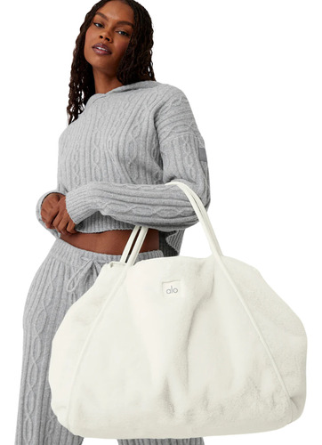 Alo Yoga - Bolsa Tote Winterfun Suave Tejido Tipo Gamuza Ivory Faux Fur Metálico Beige