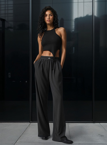 Alo Yoga Pantalón Ancho Suit Up Trouser (long) Negro Tela Liviana Y Ligeramente Satinada Con Efecto Swishy S - 4