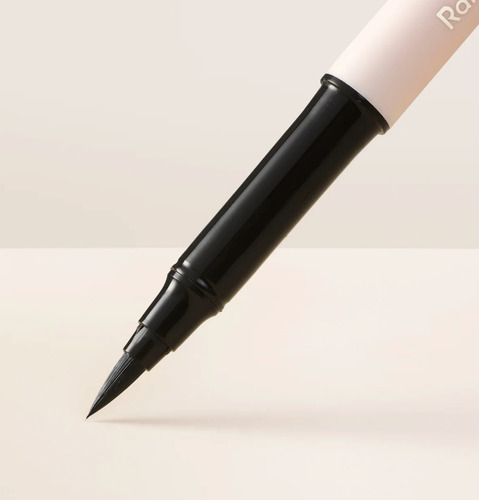 Rare Beauty Perfect Strokes Matte Liquid Delineador Liquido Negro Mate