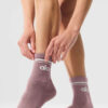Alo Yoga Medias Unisex Halfcrew Throwback Color Smoky Quartz Rosa Con Letras Blancas - Smoky Quartz/white Logo S