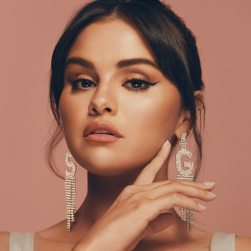 Rare Beauty. Highlighter. Mesmerize Tono Del Iluminador Rosa Gold