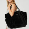Alo Yoga - Bolsa Tote Winterfun Suave Tejido Tipo Gamuza Negro Faux Fur Metálico Brillante Negro