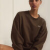 Alo Yoga Campera Accolade Crew Neck Buzo Marrón Oscuro Xs - 2 Accolade Crew Neck