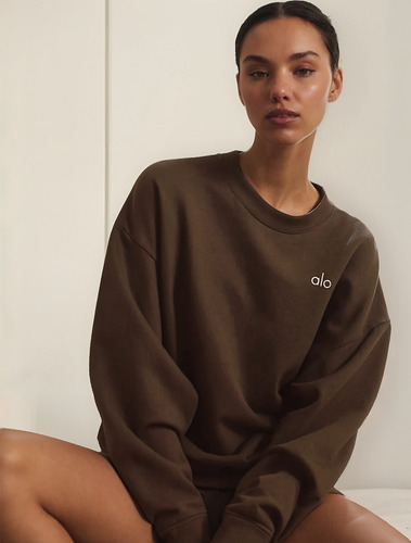 Alo Yoga Campera Accolade Crew Neck Buzo Marrón Oscuro Xs - 2 Accolade Crew Neck