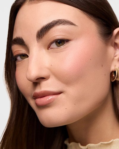 Rare Beauty  Stay Vulnerable Bálsamo Labial Con Brillo