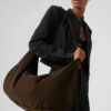 Alo Yoga Bolso Cartera Om The Go Gym Sling Bag Marrón Oscuro Lisa Marrón Oscuro