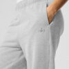 Alo Yoga Pantalón Jogger Deporti Accolade Sweatpant Unisex Gris Claro French Terry M - 8
