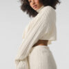 Alo Yoga Buzo Cable Knit Suéter Tejido De Corte Cropped Xs - 2 Blanco Cropped Winter