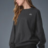 Alo Yoga Campera Accolade Crew Neck Buzo Negro Claro M - 8 Accolade Crew Neck