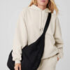 Alo Yoga Bolso Cartera Om The Go Gym Sling Bag Negro Lisa Negro