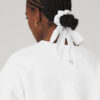 Alo Yoga Knots Tie Scrunchie Colita De Cabello Blanco Love Knots Tie