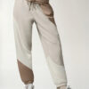 Alo Yoga Pantalón Jogger Unisex Make Waves - Original Marron Y Beige Make Waves M - 8