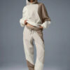 Alo Yoga Make Waves Pantalón Jogger Deportivos Unisex Blanco Y Marron Tejido French Terry Xl - 16