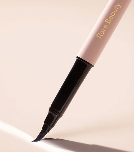 Rare Beauty Perfect Strokes Matte Liquid Delineador Liquido Negro Mate