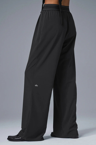 Alo Yoga Pantalón Ancho Suit Up Trouser (long) Negro Tela Liviana Y Ligeramente Satinada Con Efecto Swishy Xs - 2