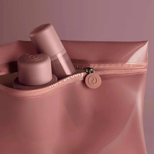 Rare Beauty Bag Cosmetiquera Amplia Find Comfort Pouch Color Rosa Oscuro Diseño De La Tela Liso