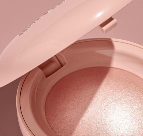 Rare Beauty. Highlighter. Mesmerize Tono Del Iluminador Rosa Gold