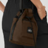 Alo Yoga Bolso Cross Body Bucket Cierre Con Cordón Ajustable Marrón Oscuro