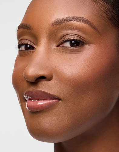 Rare Beauty  Stay Vulnerable Bálsamo Labial Con Brillo