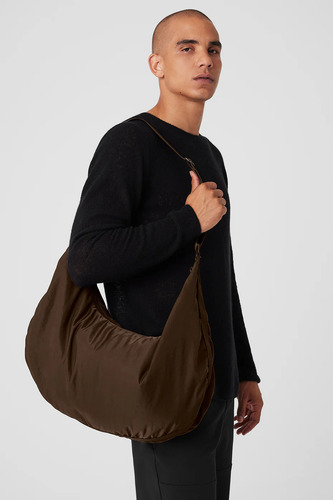 Alo Yoga Bolso Cartera Om The Go Gym Sling Bag Marrón Oscuro Lisa Marrón Oscuro